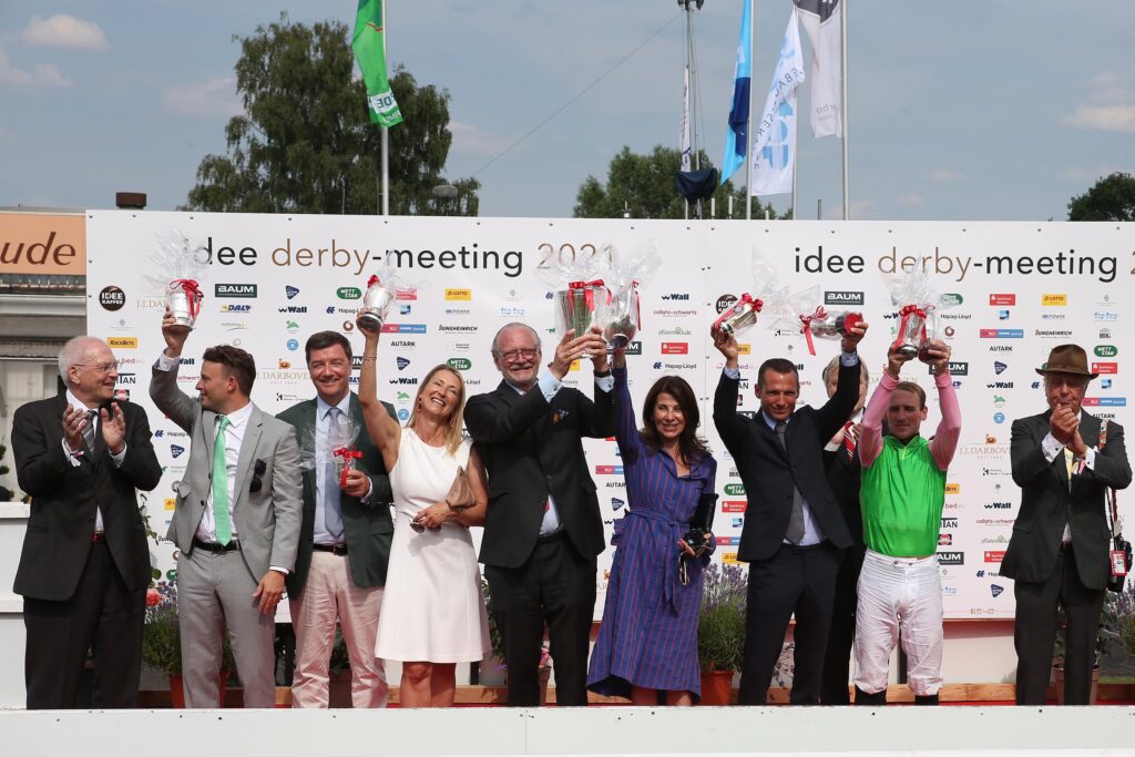 AKTUELL DREI VON SECHS IM DERBYFELD
